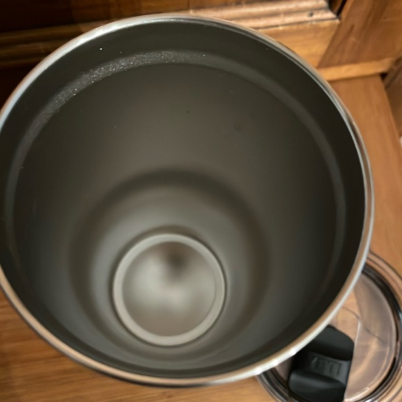 YETI 30oz Rambler Tumbler - Picture 2 of 4